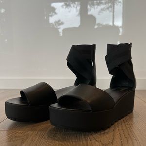 Sorel Women’s Cameron Flatform Ankle Strap Sandal